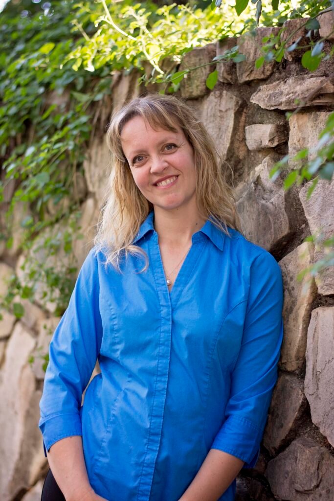 DSC_5996 Linda Napoli wearing a blue shirt